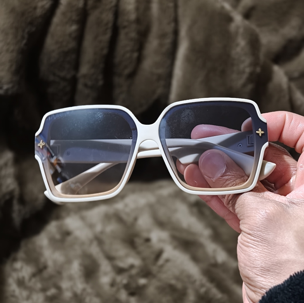 Designer Gradient Brown Sunglasses - Picture 5 of 6